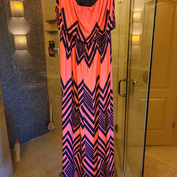 Pink and navy strapless chevron dress - Picture 2 of 3